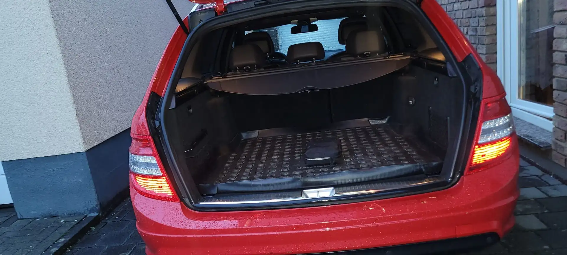 Mercedes-Benz C 250 C 250 CGI T Automatik BlueEFFICIENCY SPORT EDITION Červená - 2