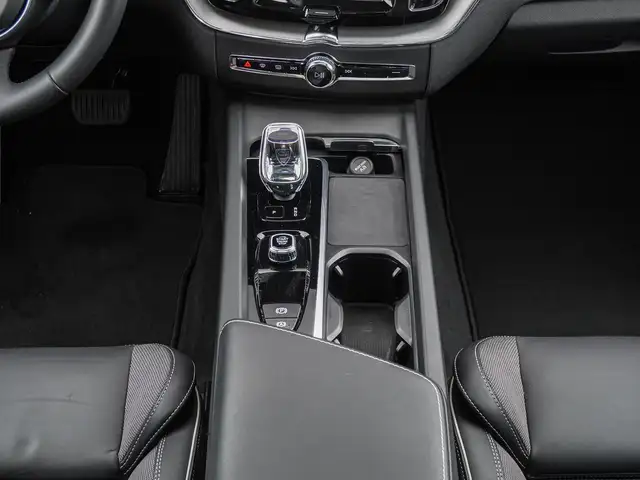Volvo XC60 view 14