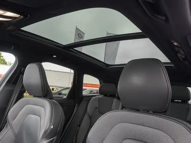 Volvo XC60 view 8