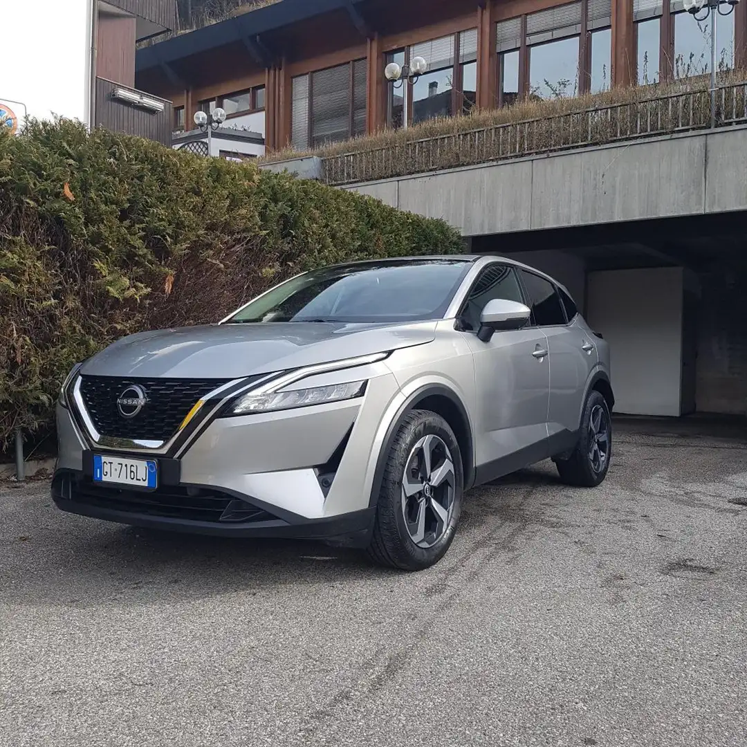 Nissan Qashqai MHEV 158 CV Xtronic N-Connecta Gris - 1