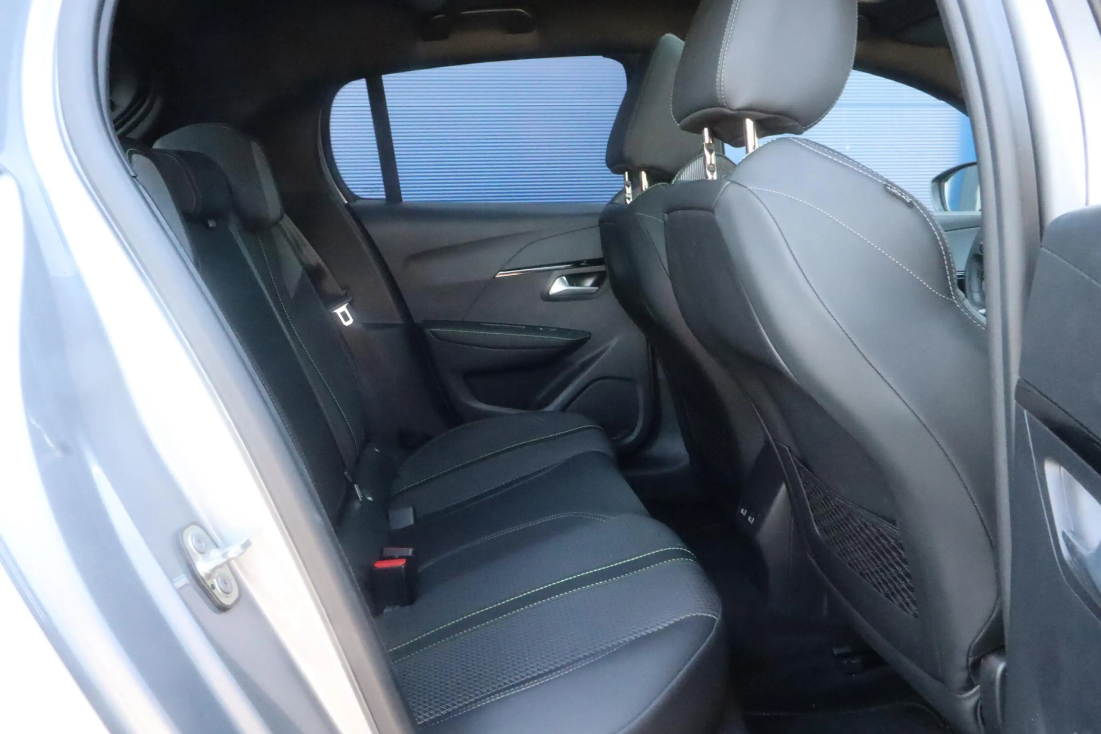 Peugeot e-208 EV GT Pack 50 kWh | SOH 92,4% | Panoramadak | Appl — photo 27