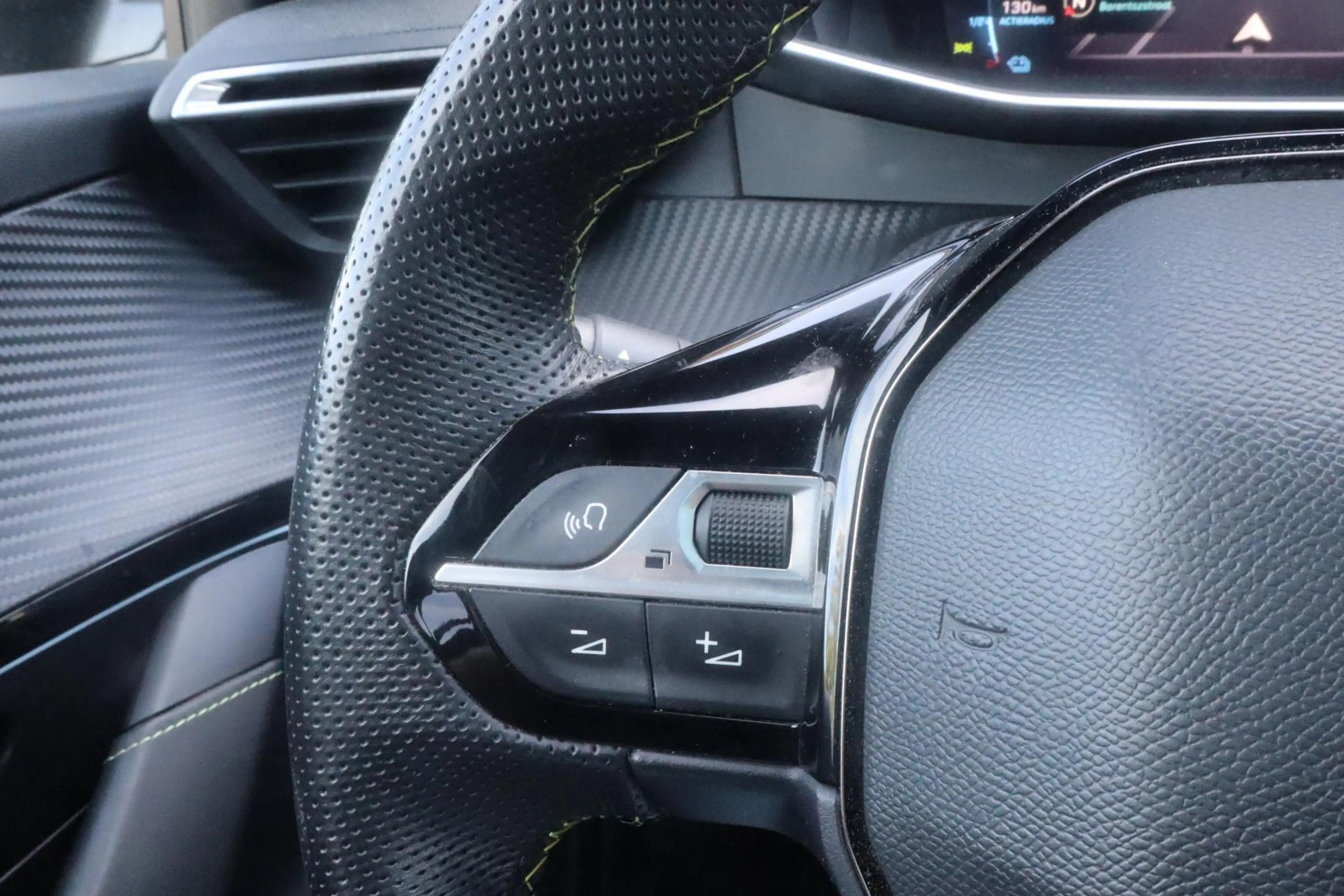 Peugeot e-208 EV GT Pack 50 kWh | SOH 92,4% | Panoramadak | Appl — photo 18
