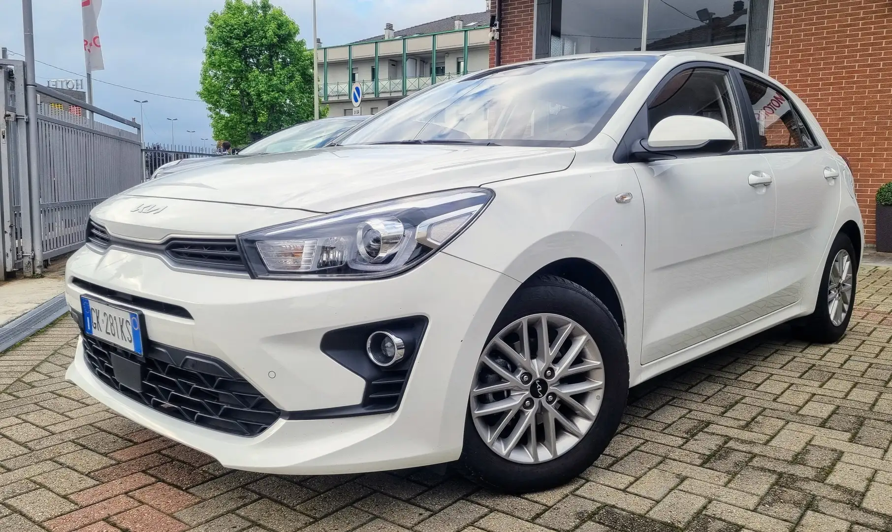 Kia Rio 1.2 Style Gpl 82cv Blanc - 1