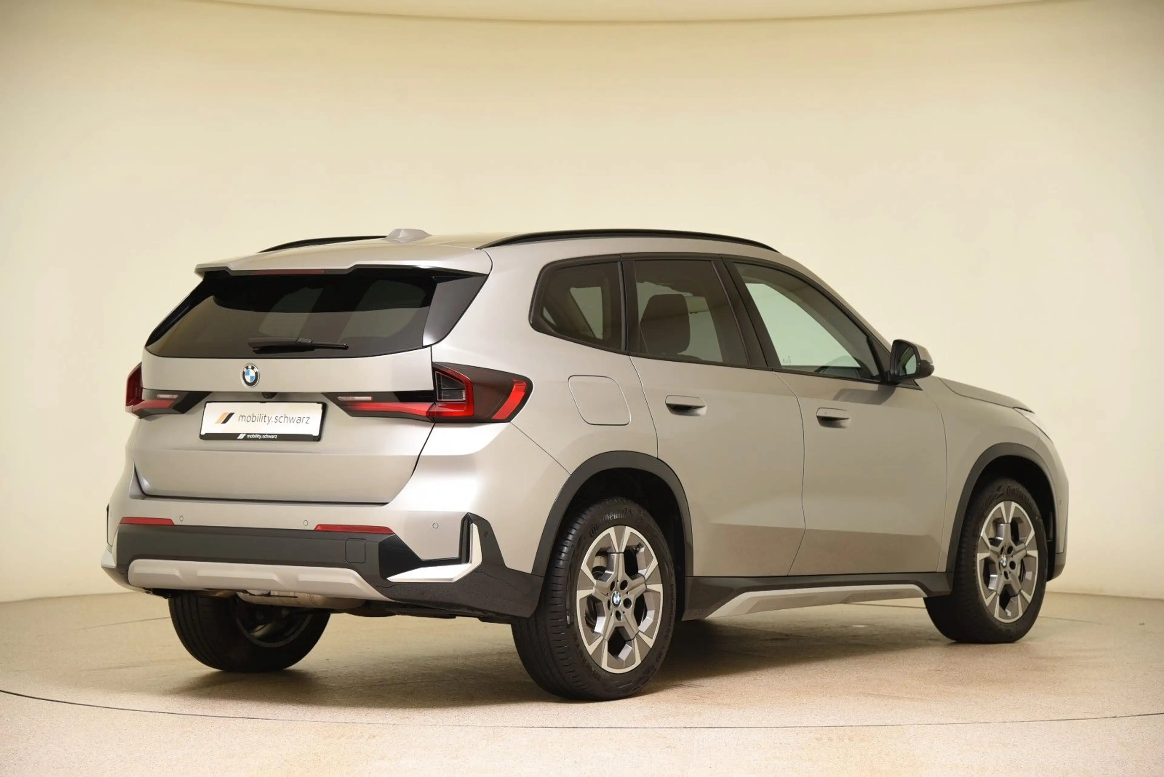 BMW X1 xDrive23d xLine AHK DriveAssProf Head-Up HiFi — photo 3