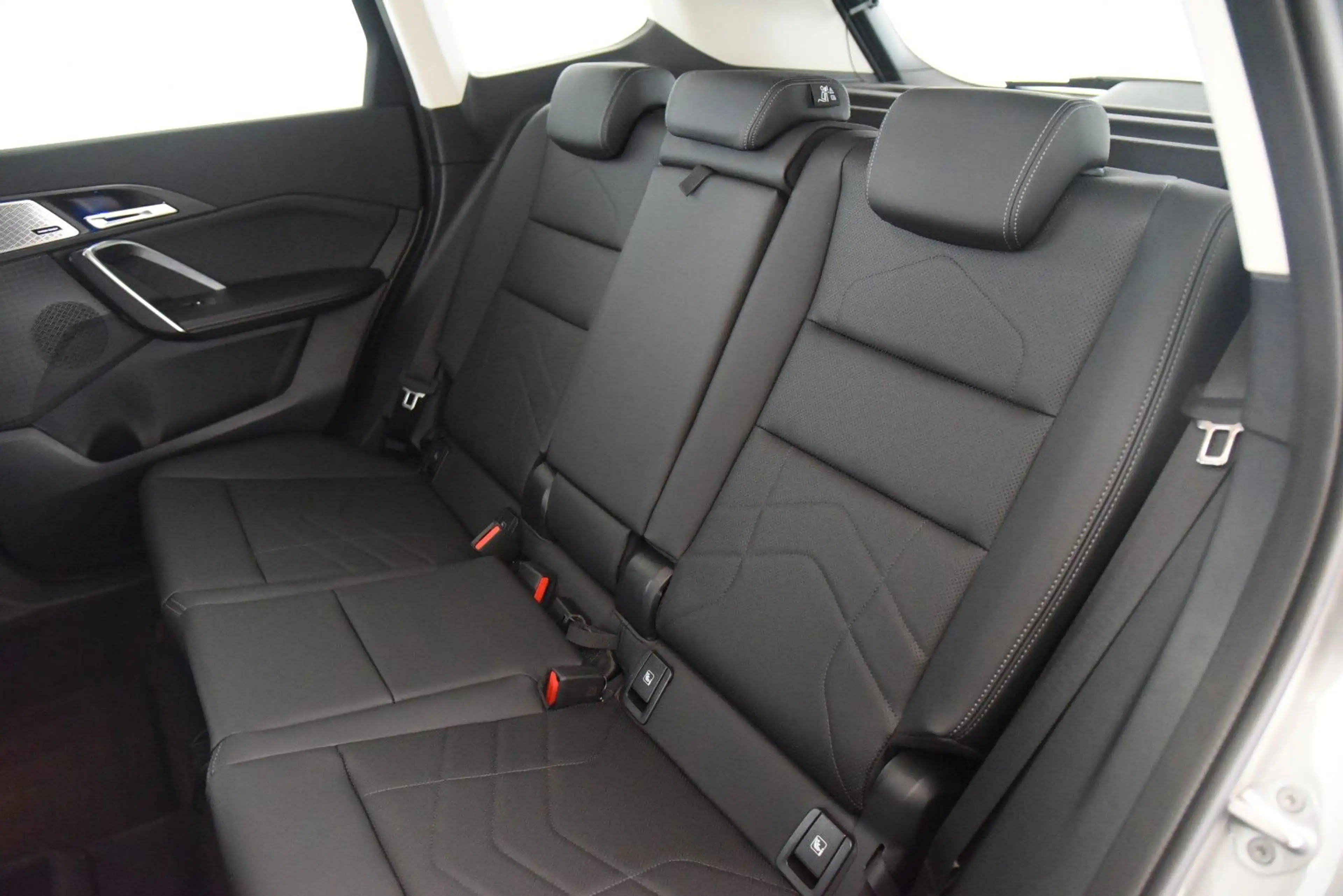 BMW X1 xDrive23d xLine AHK DriveAssProf Head-Up HiFi — photo 6