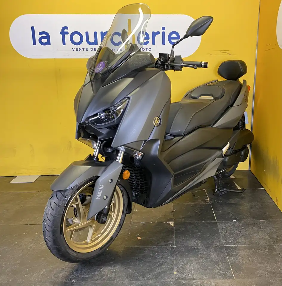 Yamaha X-Max 125