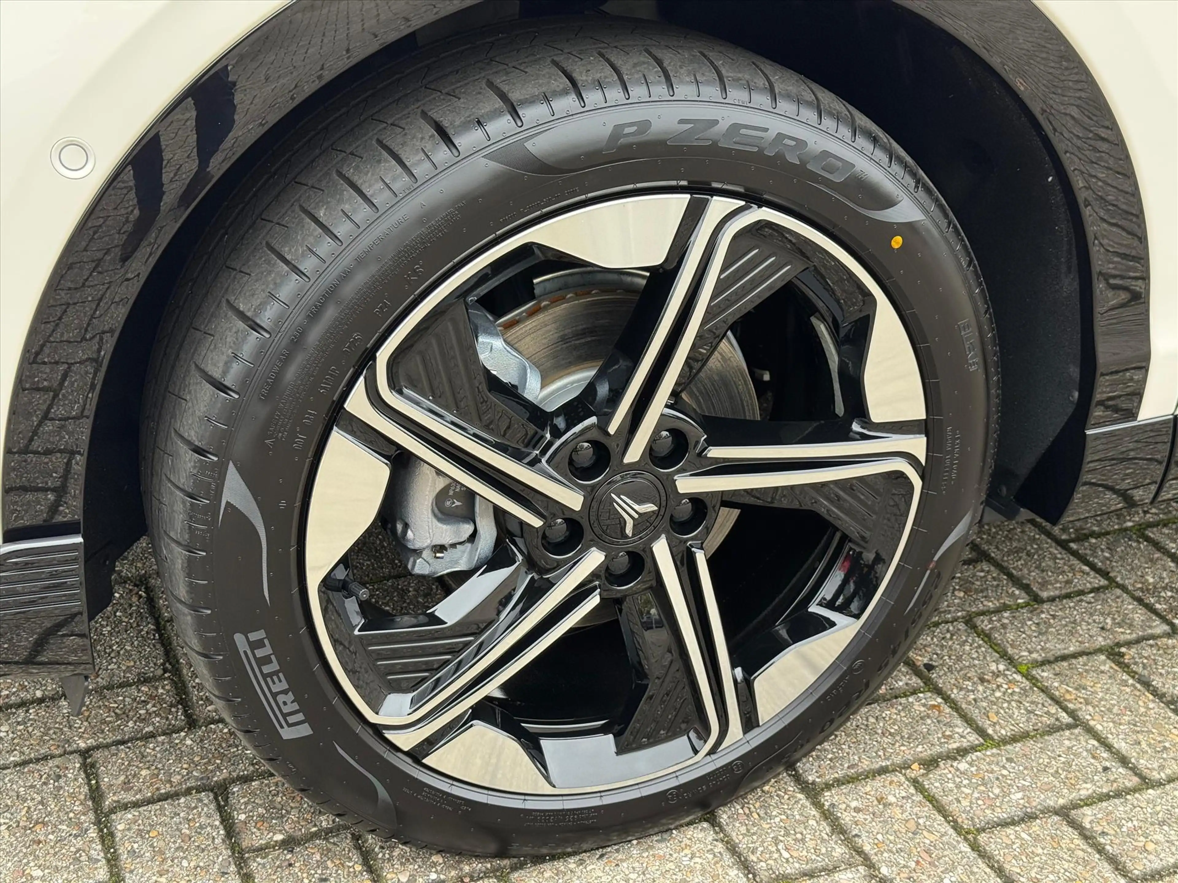 Voyah Courage BEV 80 kWh Performance Edition 4WD 435pk | 360° Ca — photo 29