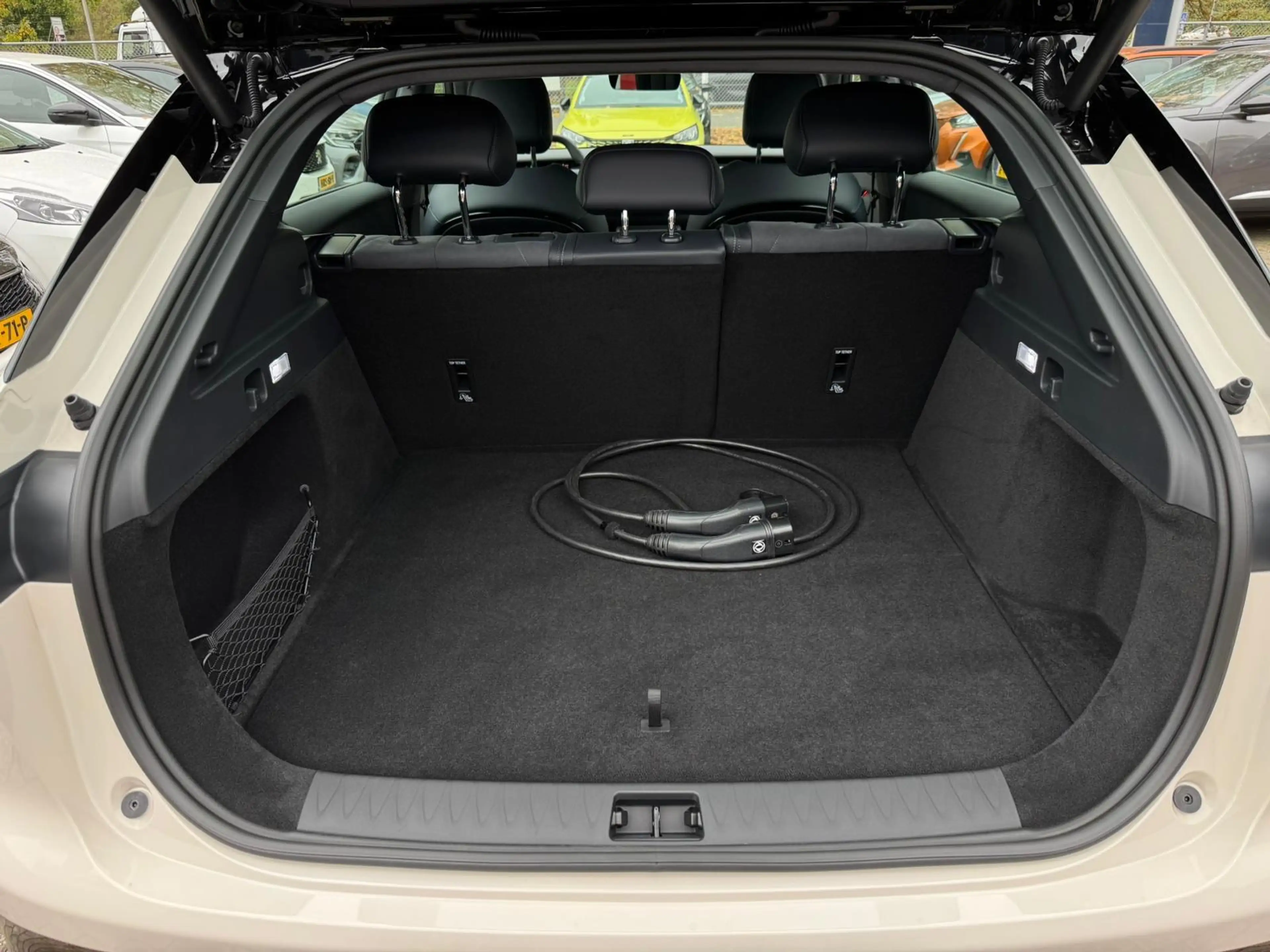 Voyah Courage BEV 80 kWh Performance Edition 4WD 435pk | 360° Ca — photo 36