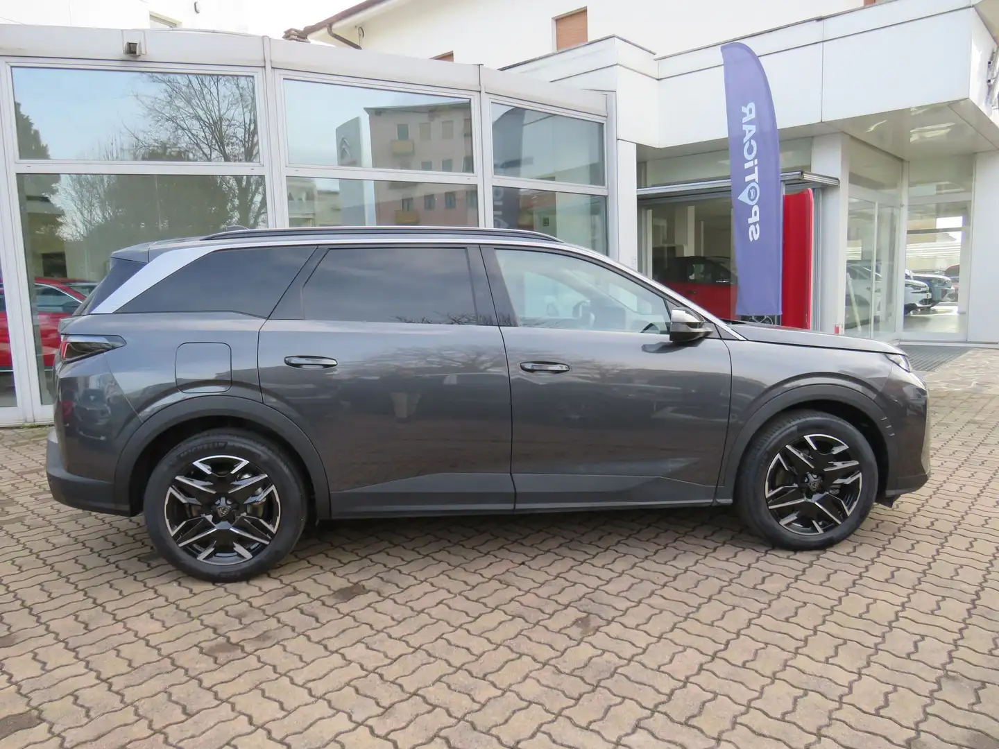 Peugeot 5008 Hybrid 145 e-DCS6 Allure Gris - 2