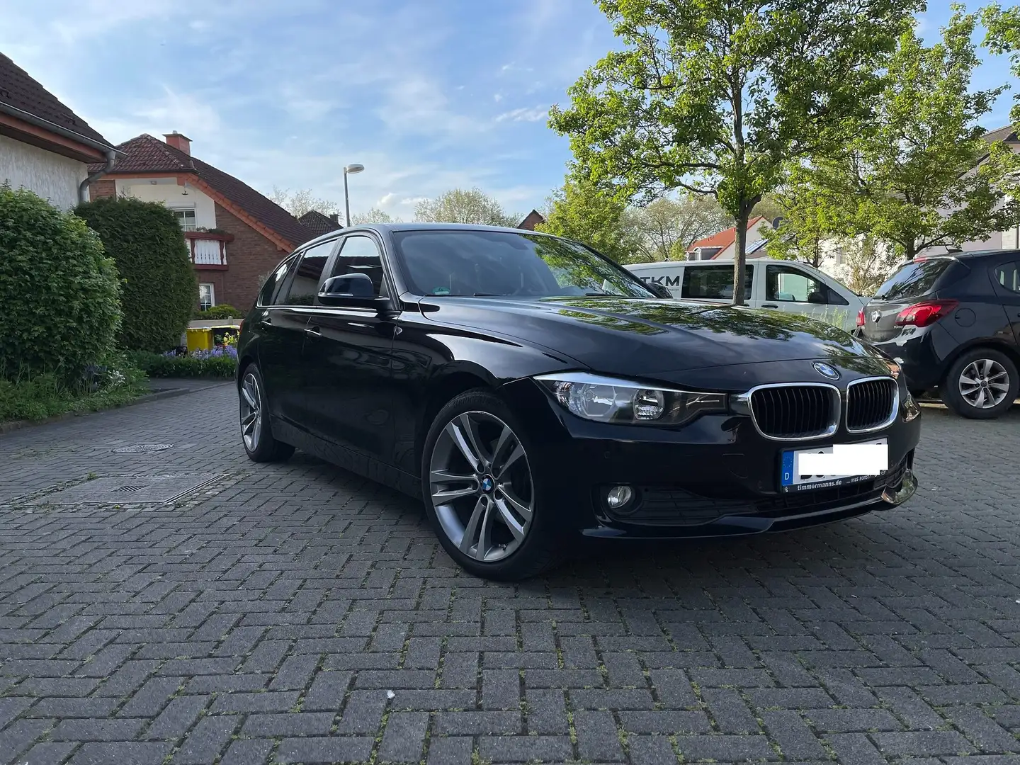 BMW 318 318d Touring - Leder Navi AHK Dachträger F31 Černá - 1