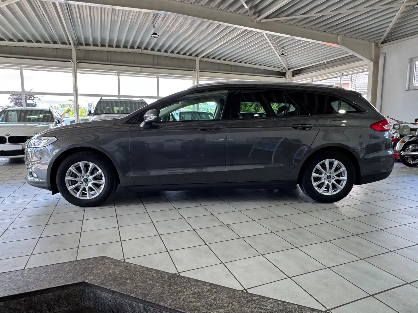 Ford Mondeo Turnier Business Ed/NAVI/PDC/ALU/1.HD Gris - 2