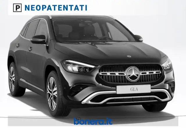 Mercedes-Benz Gla view 2