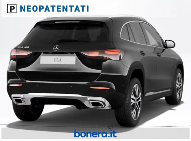 Mercedes-Benz Gla view 3