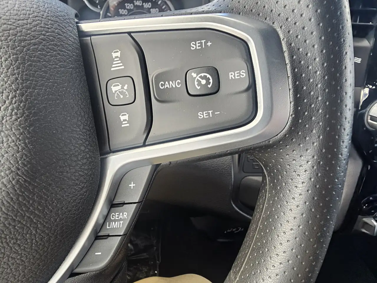 RAM 2500 снимка RAM 2500