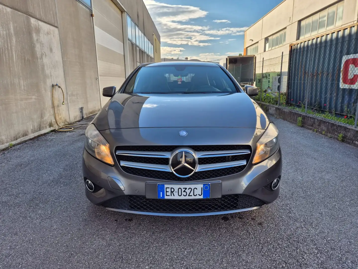 Mercedes-Benz A 180 Premium Cambio Automatico Grijs - 2