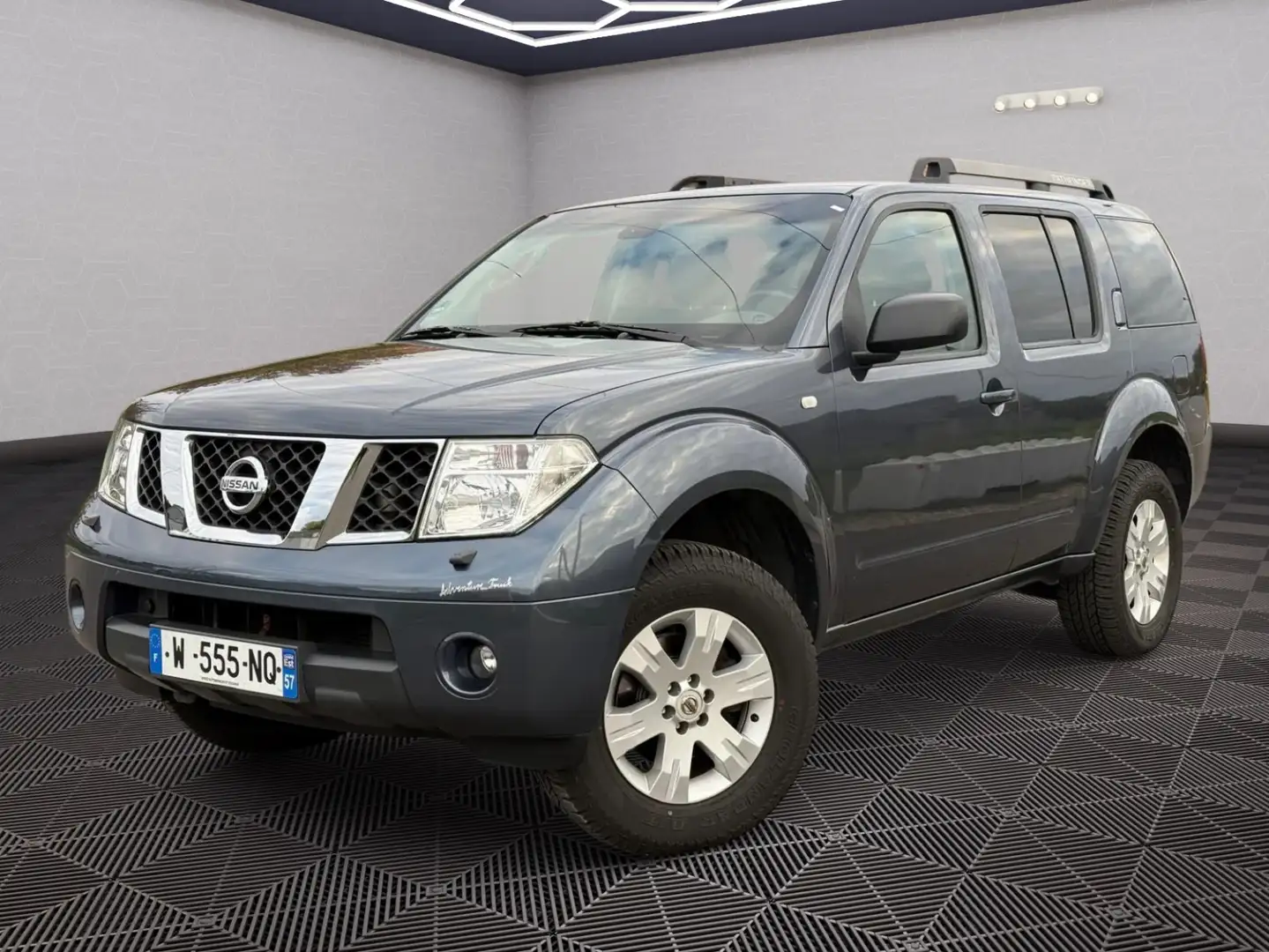 Nissan Pathfinder 2.5 dCi Elégance Gris - 1