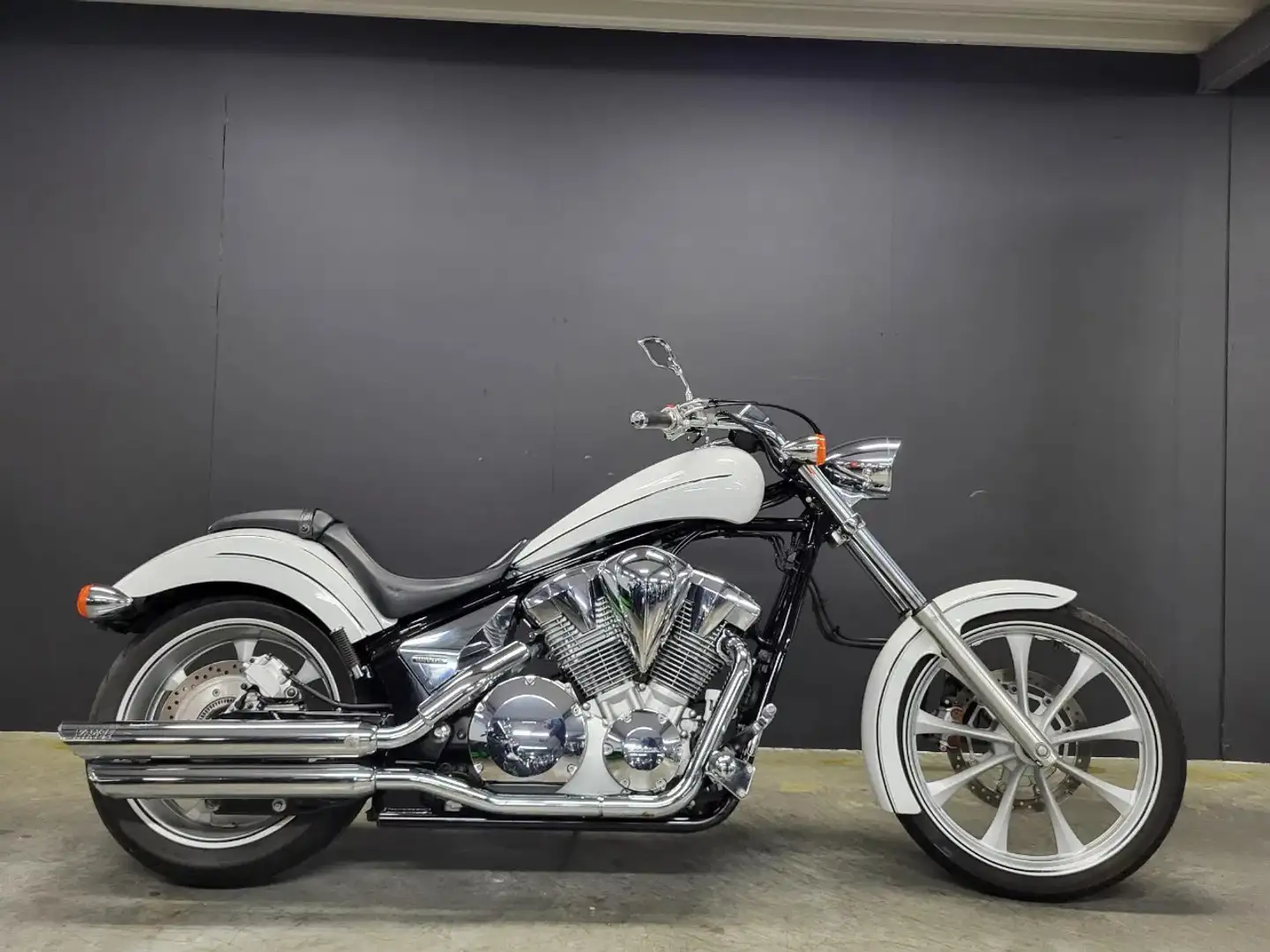 Honda VT 1300 CX Fury - 2