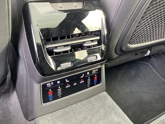 Audi A6 view 12