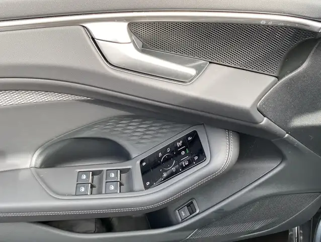 Audi A6 view 7