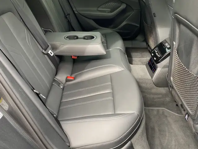 Audi A6 view 14
