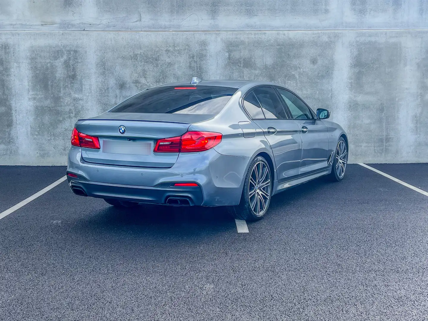 BMW M550 4.4i V8 - M Performance Gri - 2