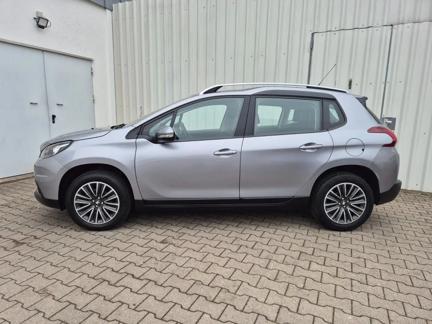 Peugeot 2008 2.HD, SITZHEIZUNG, NAVI, PDC, USB, TEMPOMAT Plateado - 2