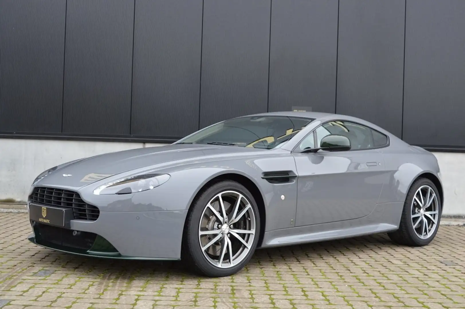 Aston Martin V8 Vantage S 'Swedish forest edition' - 18.000 km Gris - 1