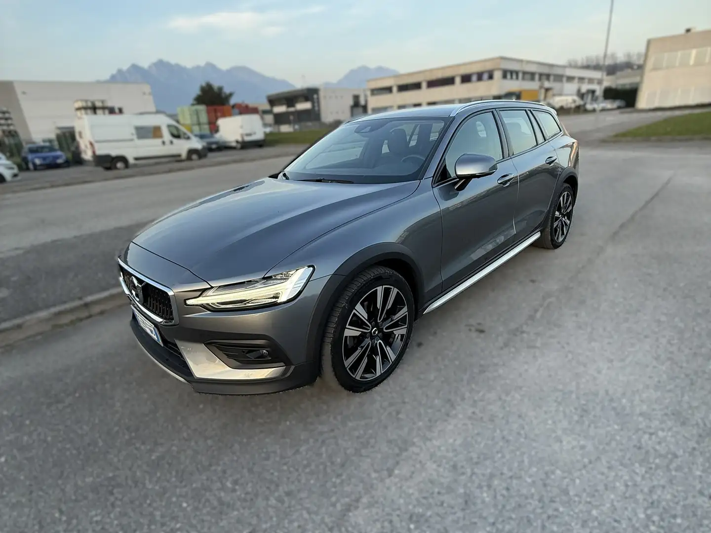 Volvo V60 Cross Country V60 II 2019 Cross Country 2.0 b4 Business Pro AWD Szary - 2