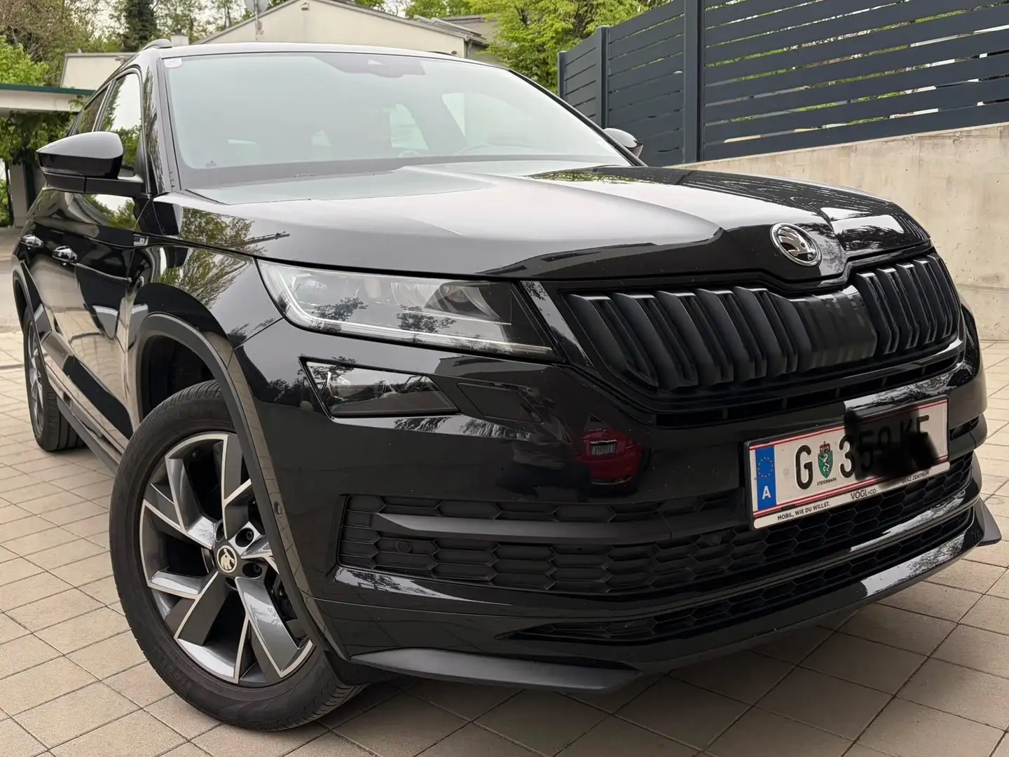 Skoda Kodiaq Kodiaq 2,0 TDI SCR Sportline DSG Sportline Schwarz - 1
