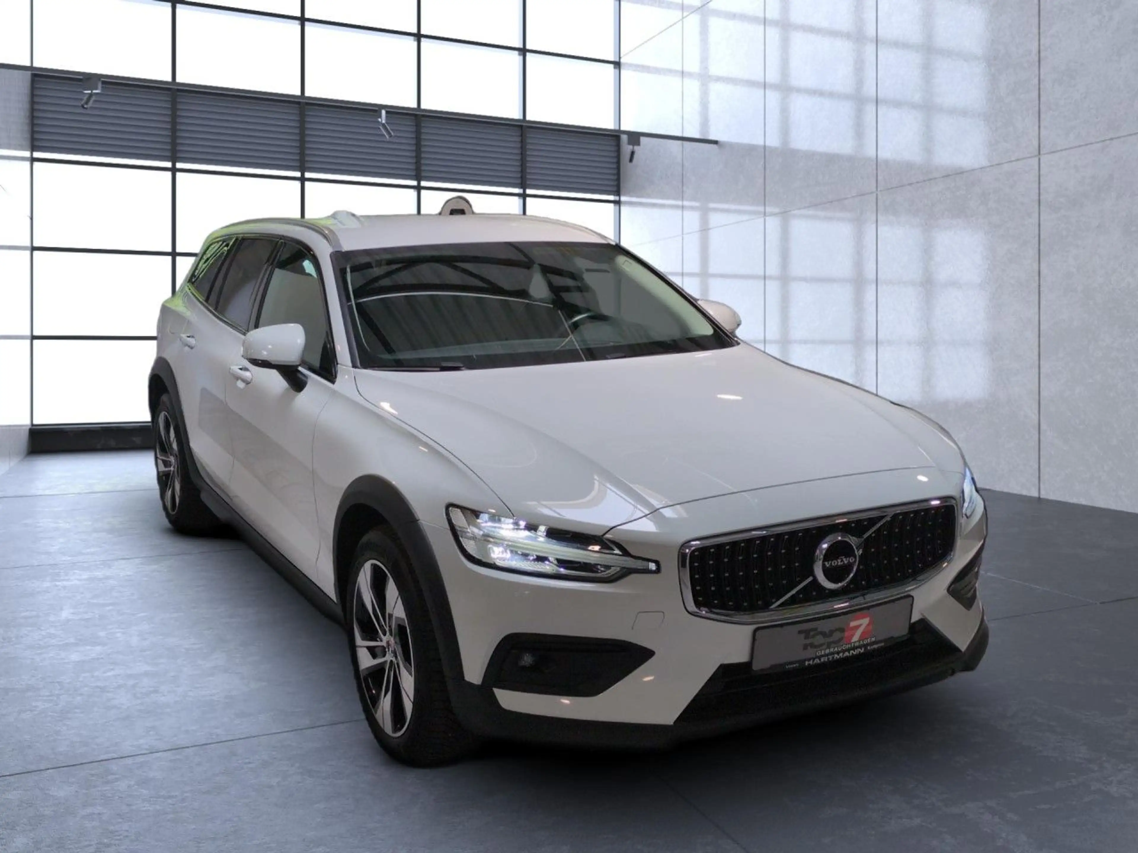 Volvo V60 Cross Country V60 CC Pro AWD Bluetooth Navi LED Vollleder Klima — photo 5
