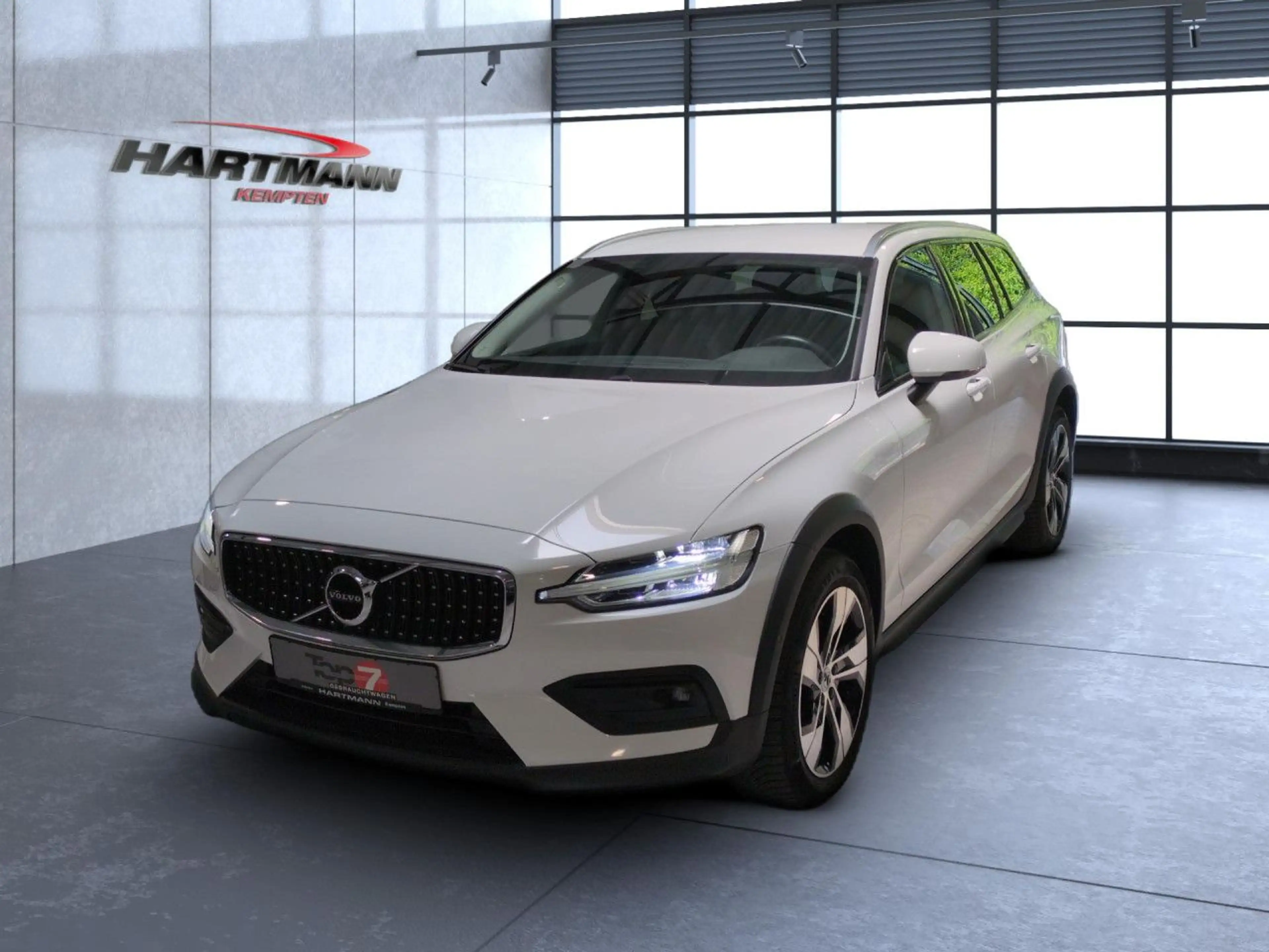 Volvo V60 Cross Country V60 CC Pro AWD Bluetooth Navi LED Vollleder Klima — photo 2