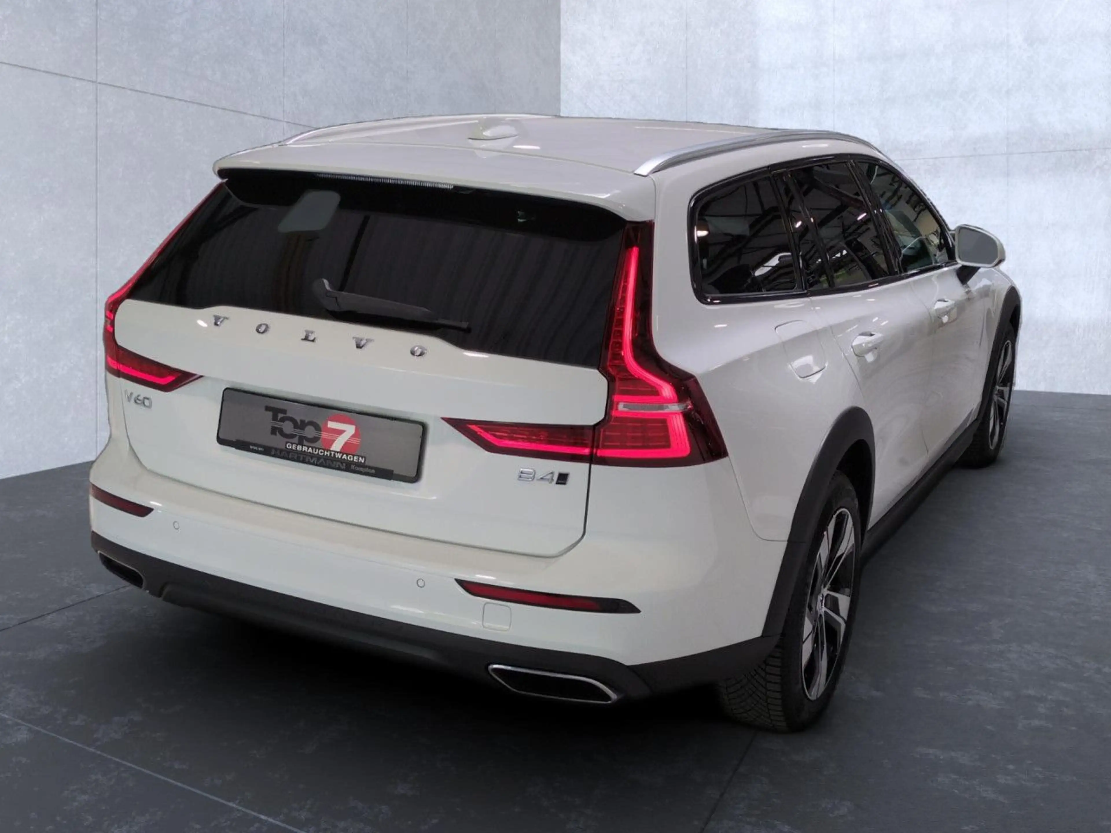Volvo V60 Cross Country V60 CC Pro AWD Bluetooth Navi LED Vollleder Klima — photo 3