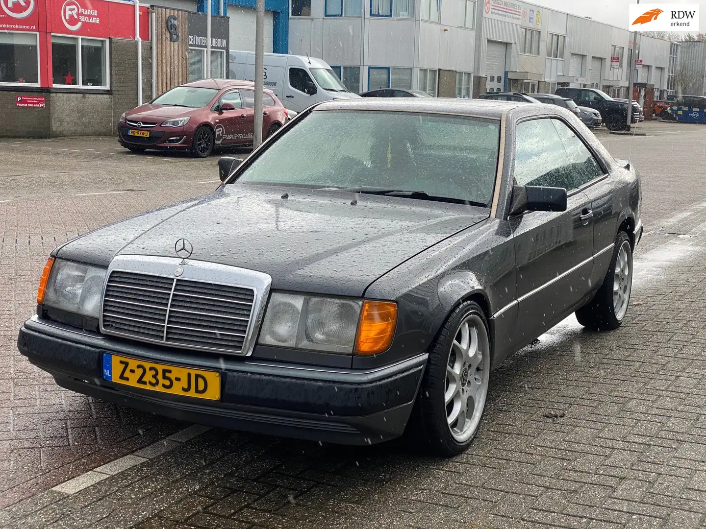 Mercedes-Benz CE 200 200-500 (W124) 300 CE/AUTOMAAT/ 2e EIG/airco/ pano Černá - 1