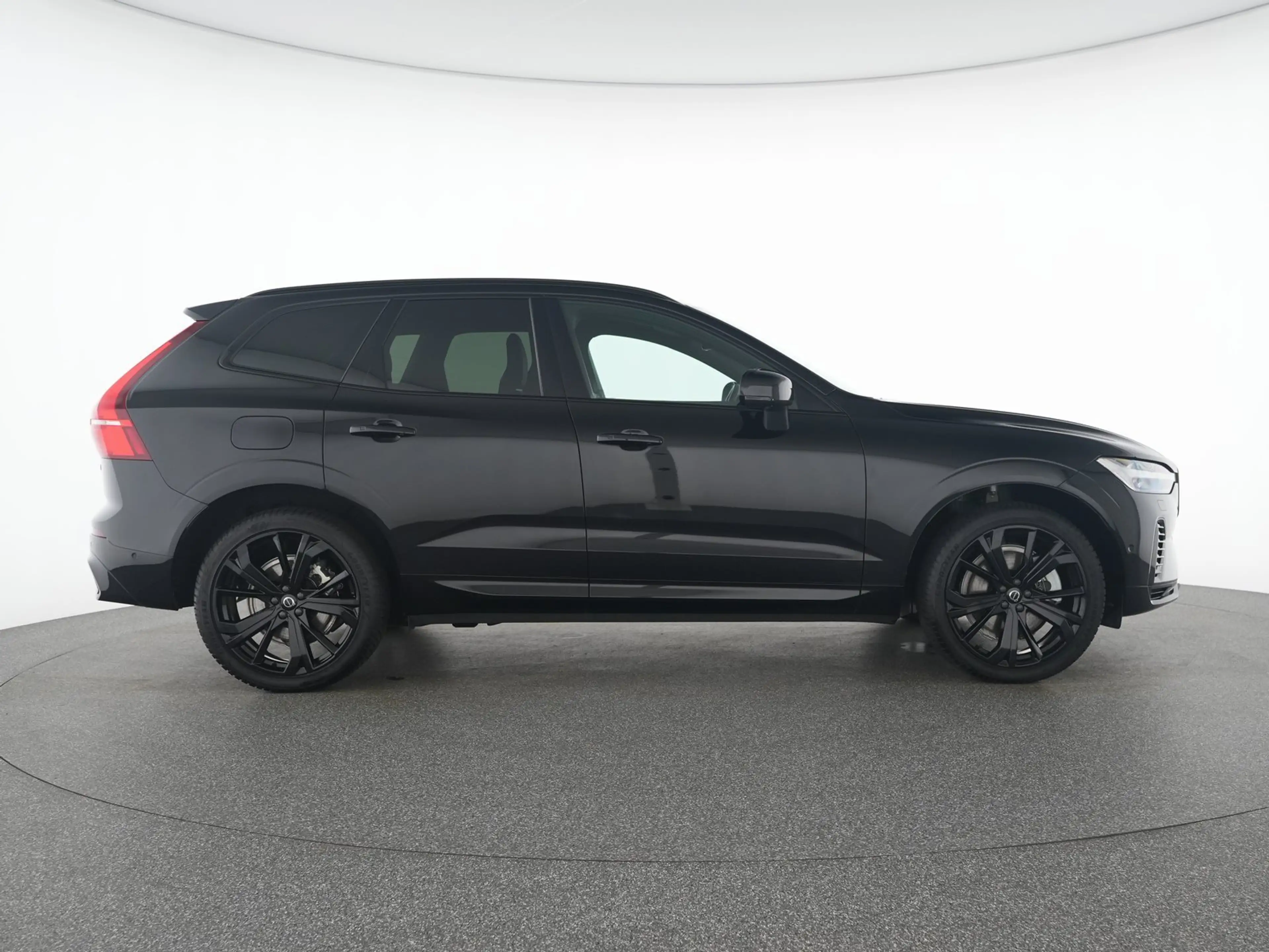 Volvo XC60 T8 AWD Plug-in Hybrid Ultra Black Edition — photo 12