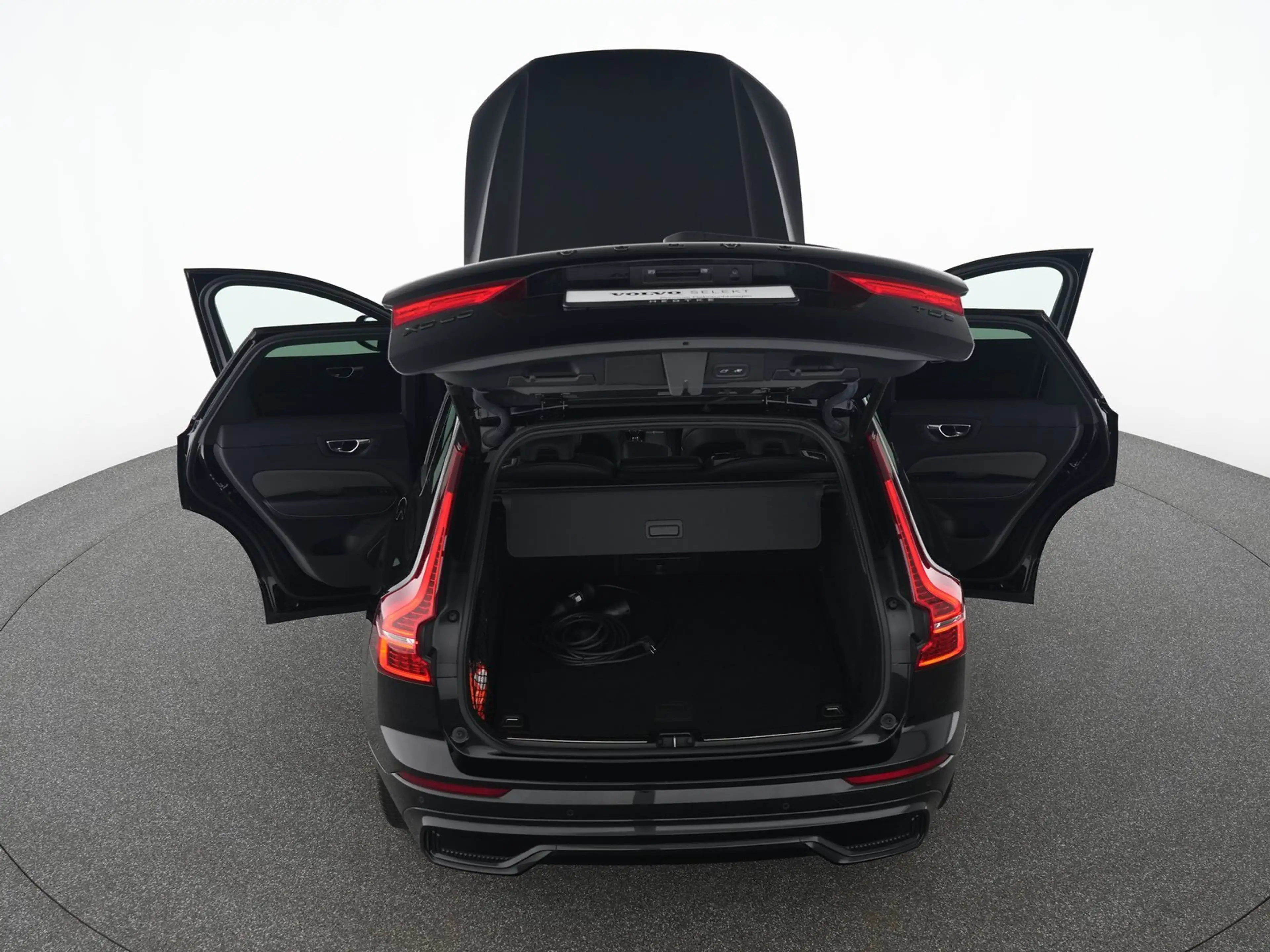 Volvo XC60 T8 AWD Plug-in Hybrid Ultra Black Edition — photo 14