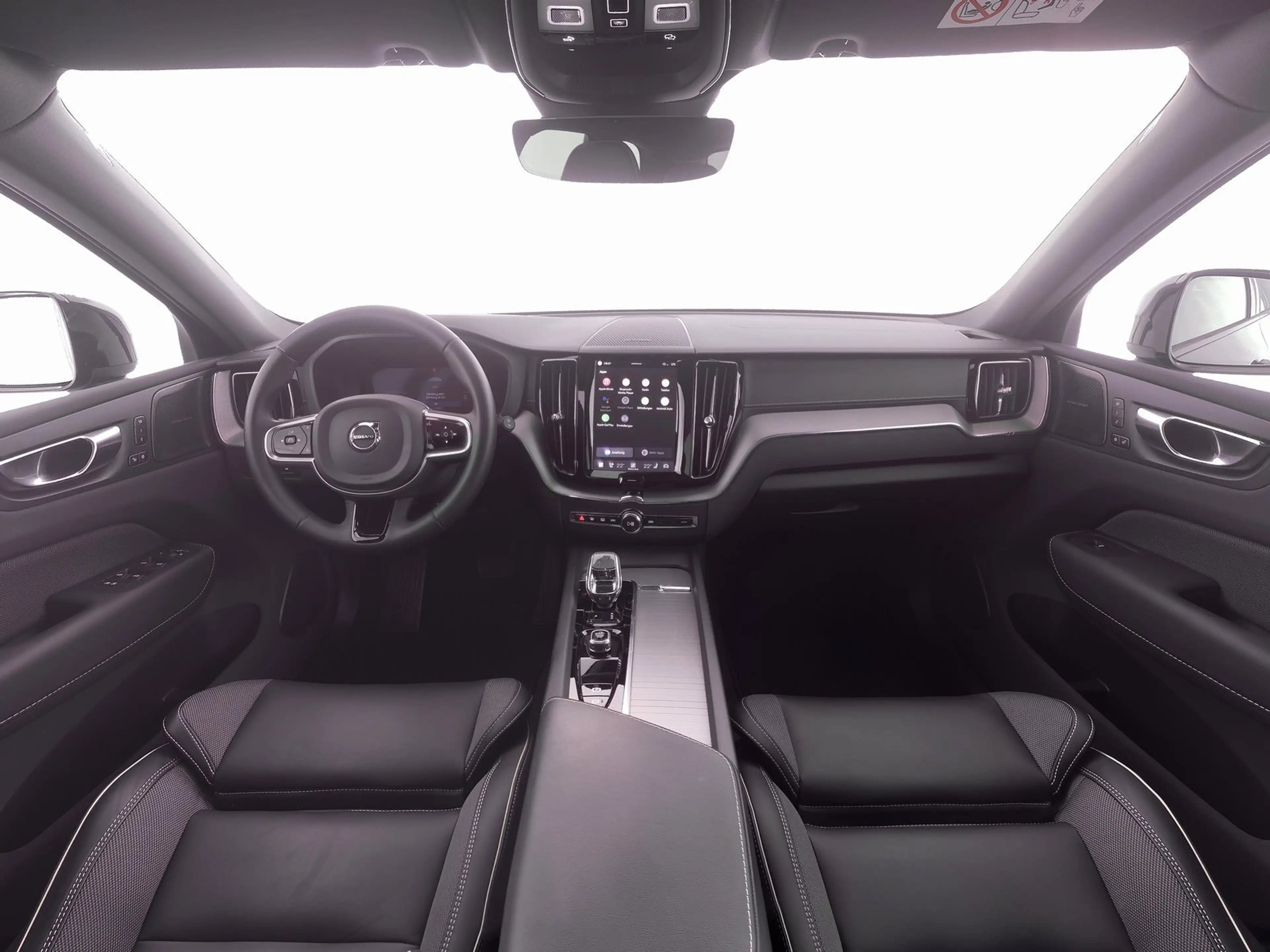 Volvo XC60 T8 AWD Plug-in Hybrid Ultra Black Edition — photo 3
