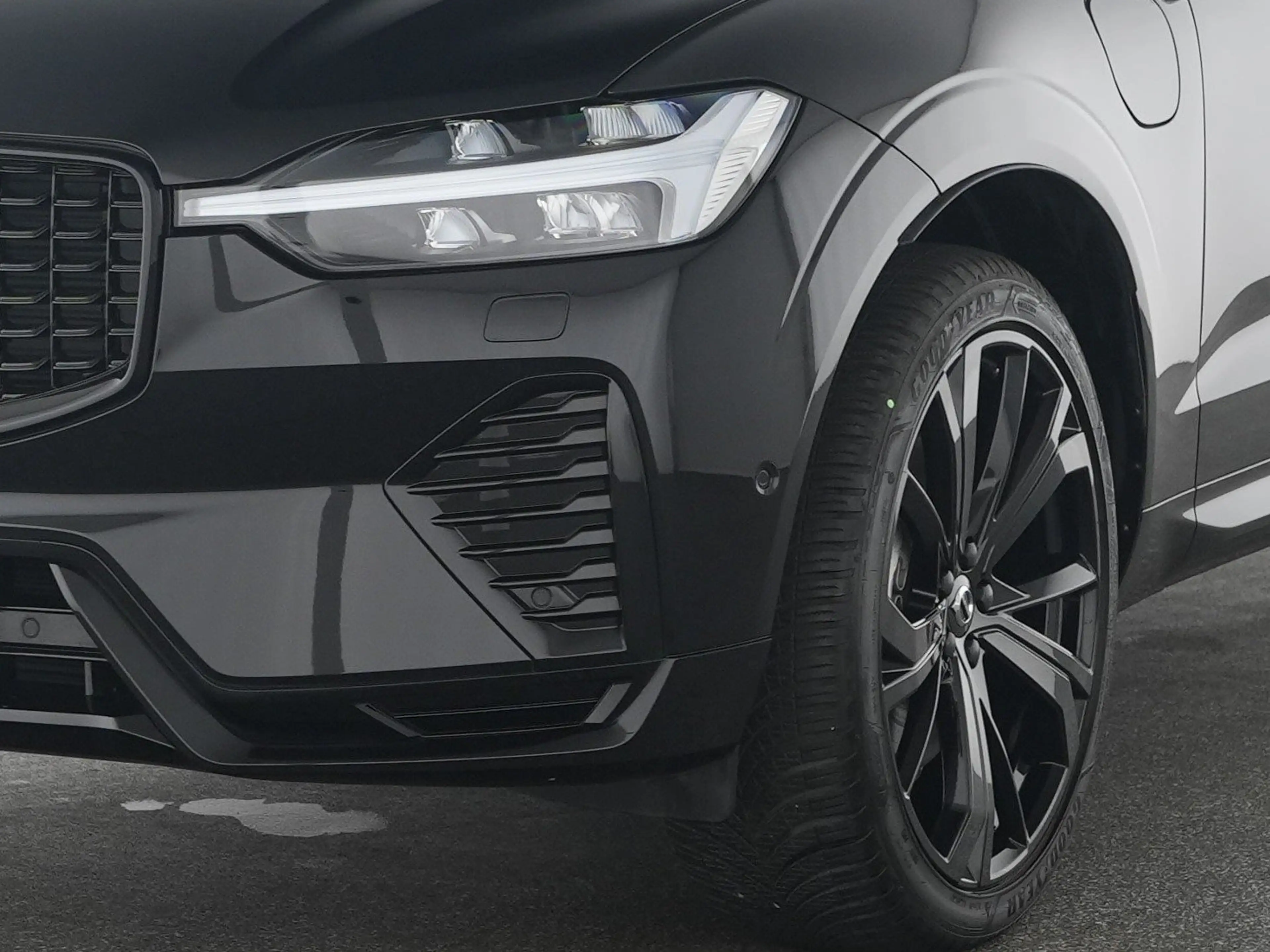 Volvo XC60 T8 AWD Plug-in Hybrid Ultra Black Edition — photo 9