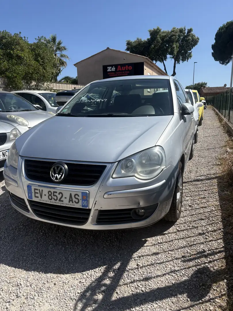Volkswagen Polo 1.4 16S 75 Confort - 1