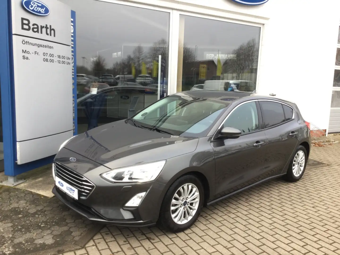 Ford Focus 1.0 EcoBoost Titanium Winter-Paket LM Grijs - 2