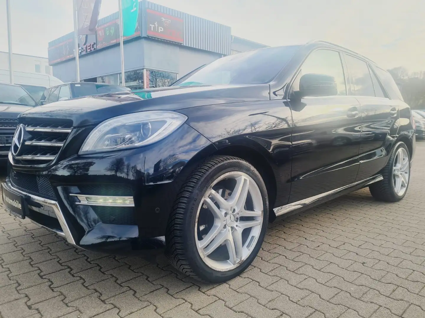 Mercedes-Benz ML 350 BlueTec AMG LINE Schwarz - 1