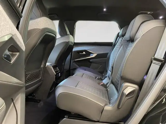 Peugeot 5008 view 8