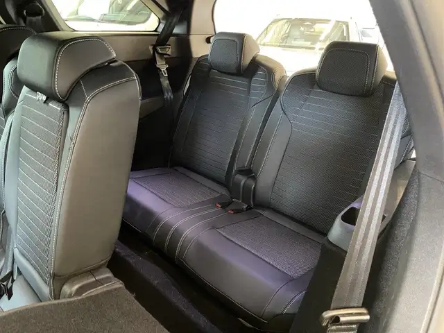 Peugeot 5008 view 9