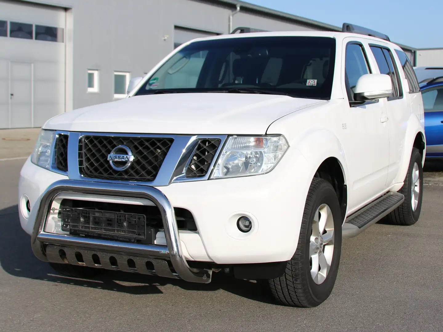 Nissan Pathfinder Pathfinder Diesel 2.5 dCi Aut. LE Weiß - 2