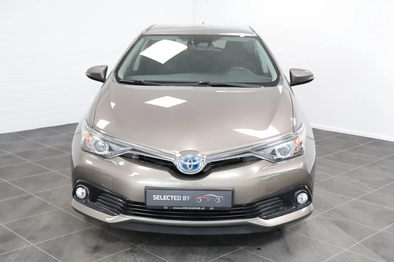Toyota Auris 1.8 Hybrid Now Brown - 2