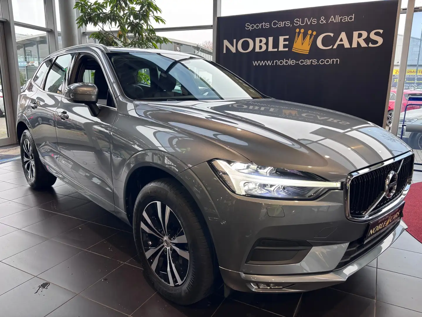 Volvo XC60 Momentum Pro 2WD RFK LED LEDER Gris - 1