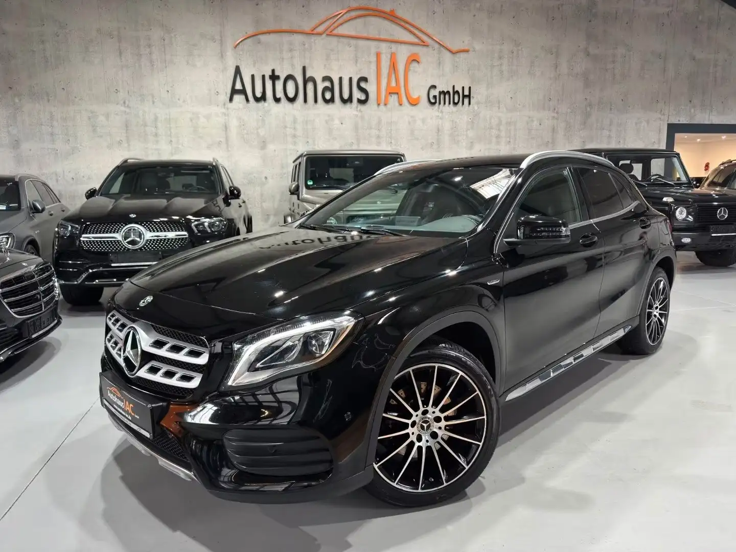 Mercedes-Benz GLA 220 /4Matic/AMG/SHZ/BEHINDERTENGERECHT Schwarz - 1