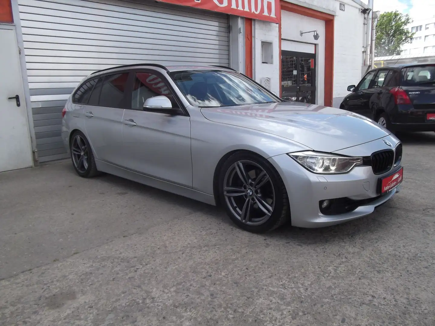 BMW 320 d Touring Automatik, Navigation Zilver - 2