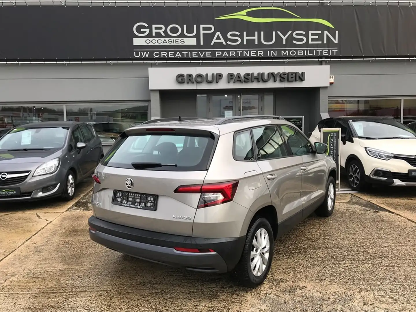 Skoda Karoq Active DSG 1.5 TSI 150pk Automaat Beige - 2