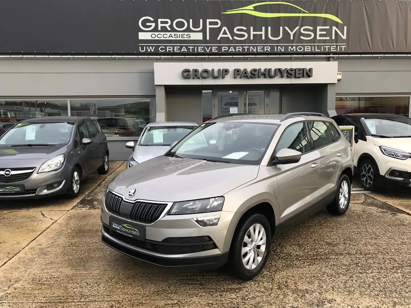 Skoda Karoq Active DSG 1.5 TSI 150pk Automaat Beige - 1
