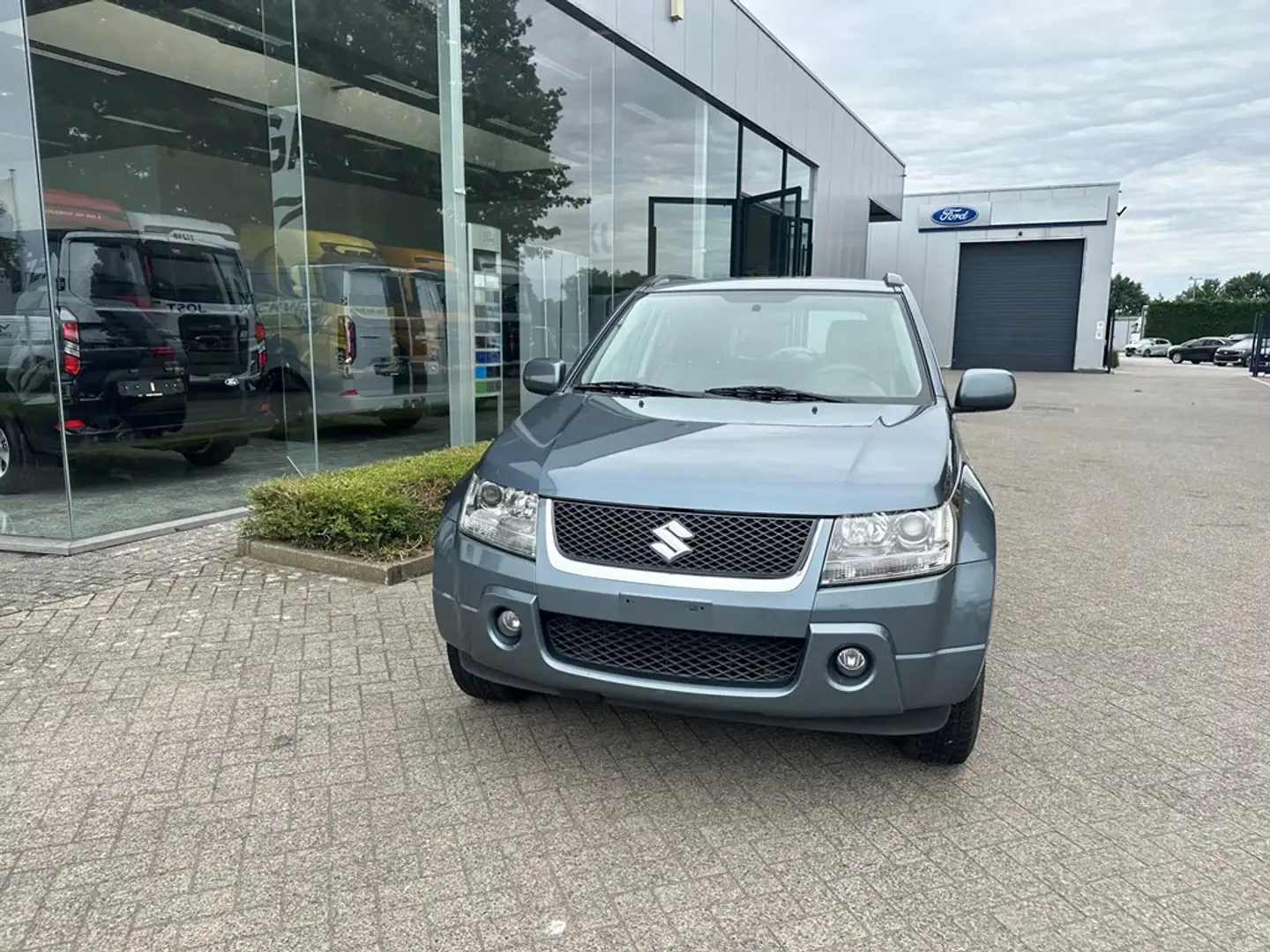 Suzuki Grand Vitara Gris - 2